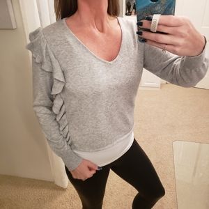 John + Jenn Sweater V Neck With Ruffle Side Grey Size XS